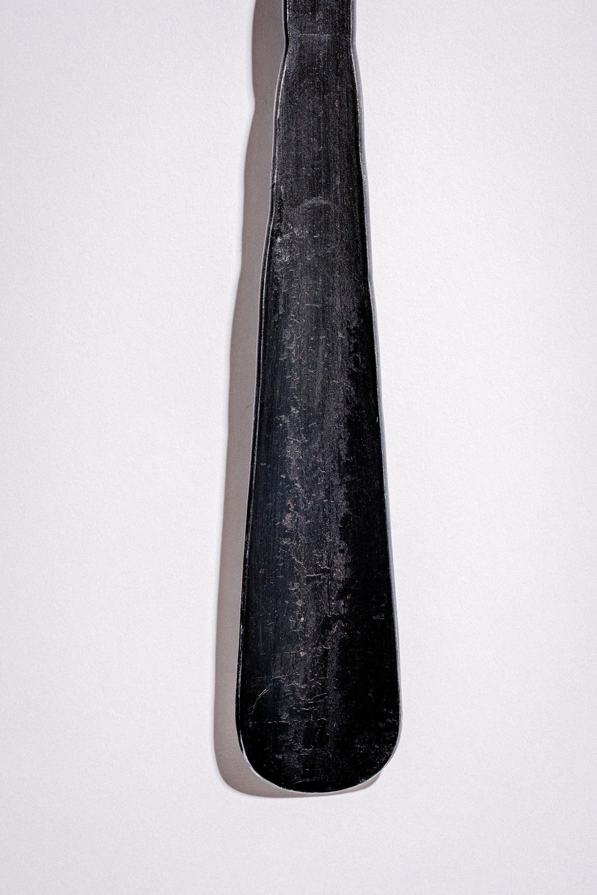 Forged long shoehorn with wall screw