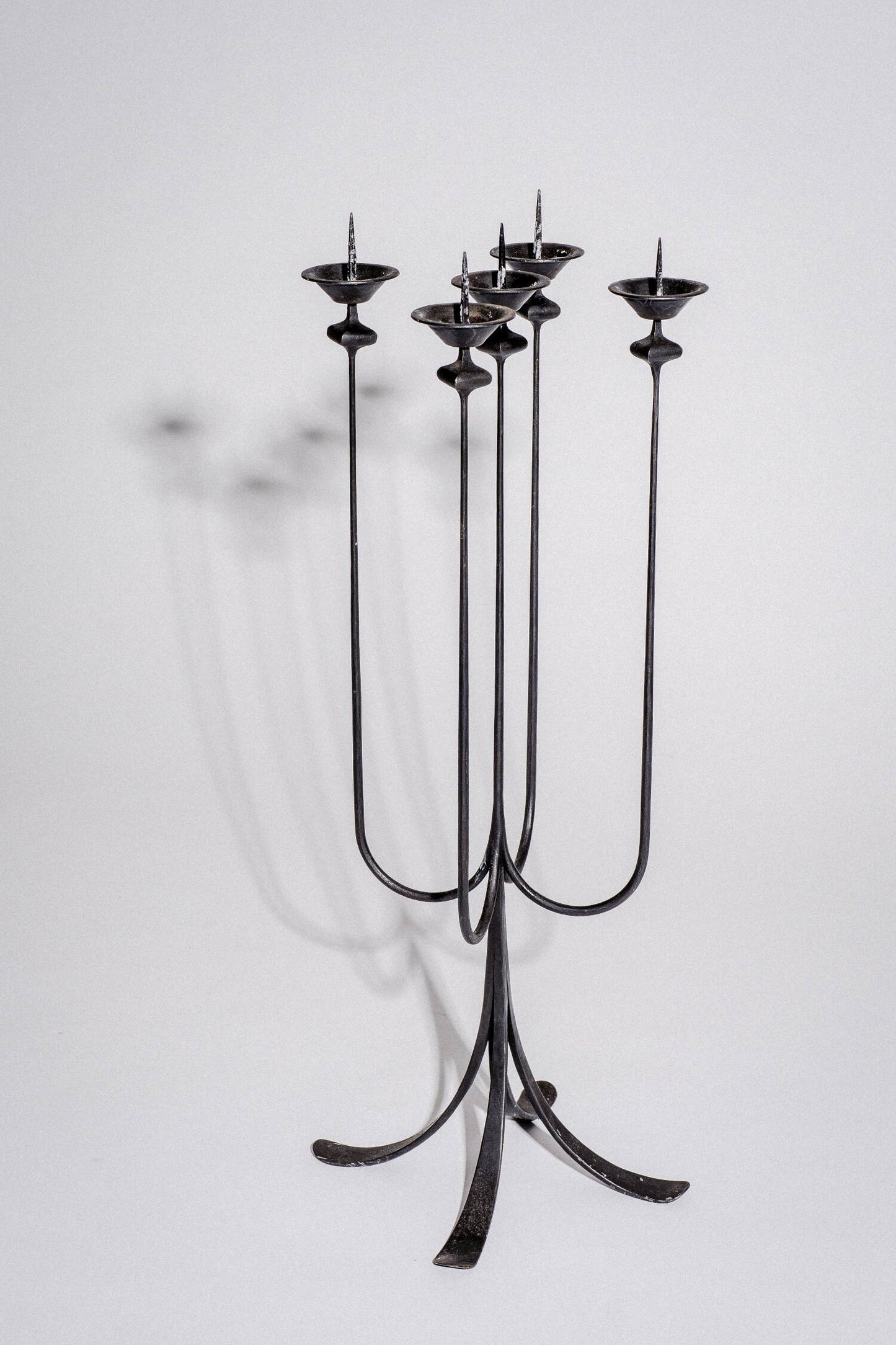 Geschmiedeter fünfarmiger Kerzenständer