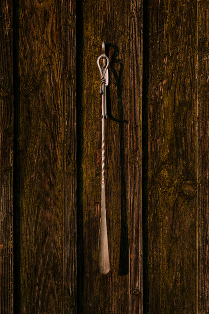 Der Schuhlöffel mit Griff